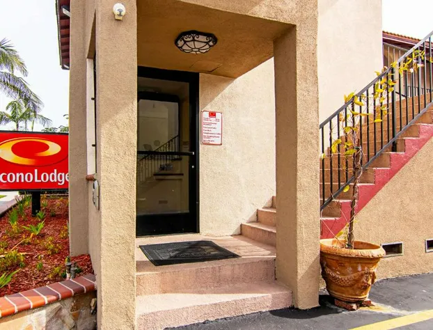 Econo Lodge Long Beach I-405 hotel detail image 1