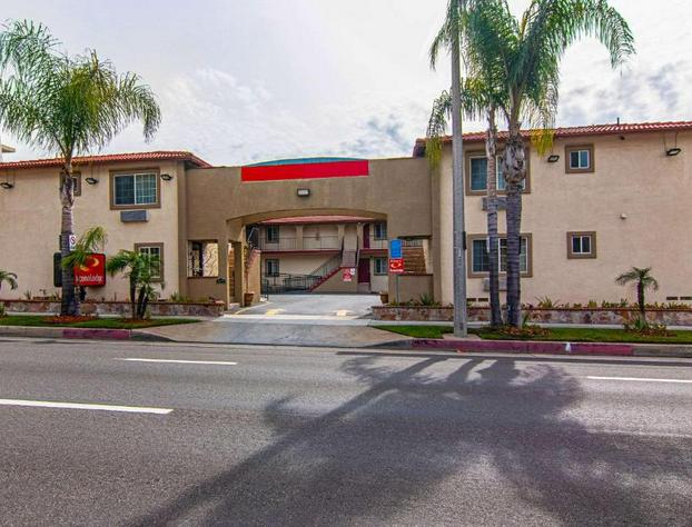 Econo Lodge Long Beach I-405 hotel detail image 1