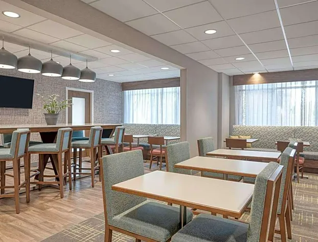 Hampton Inn Cleveland Airport - Tiedeman Road hotel detail image 3