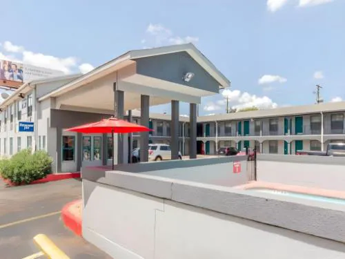 Motel 9 University-Downtown hotel hero