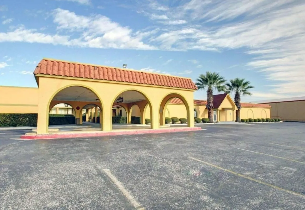 University Inn hotel hero