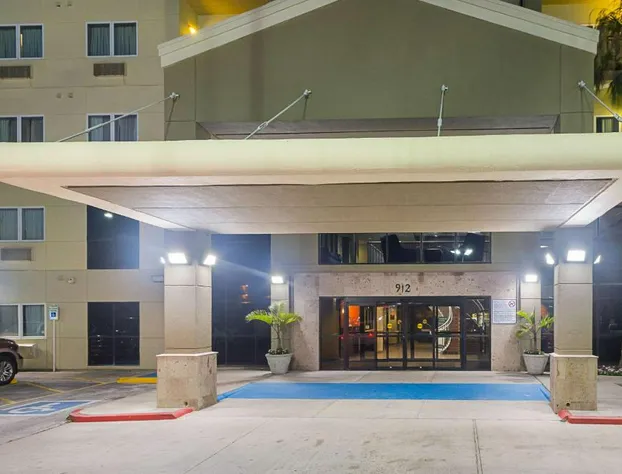 Comfort Suites Beachside hotel detail image 2