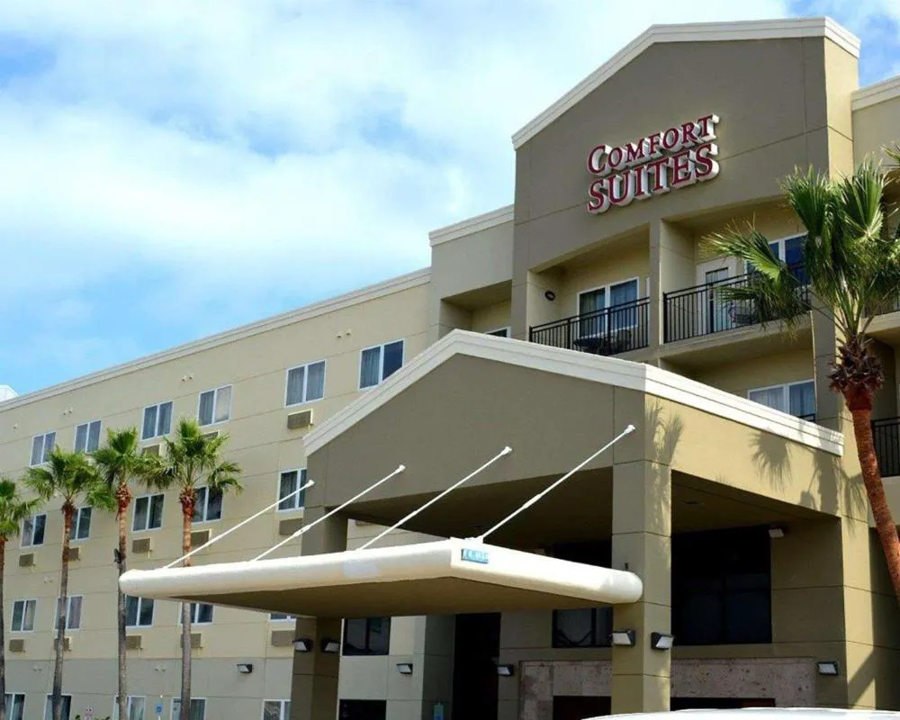 Comfort Suites Beachside hotel hero