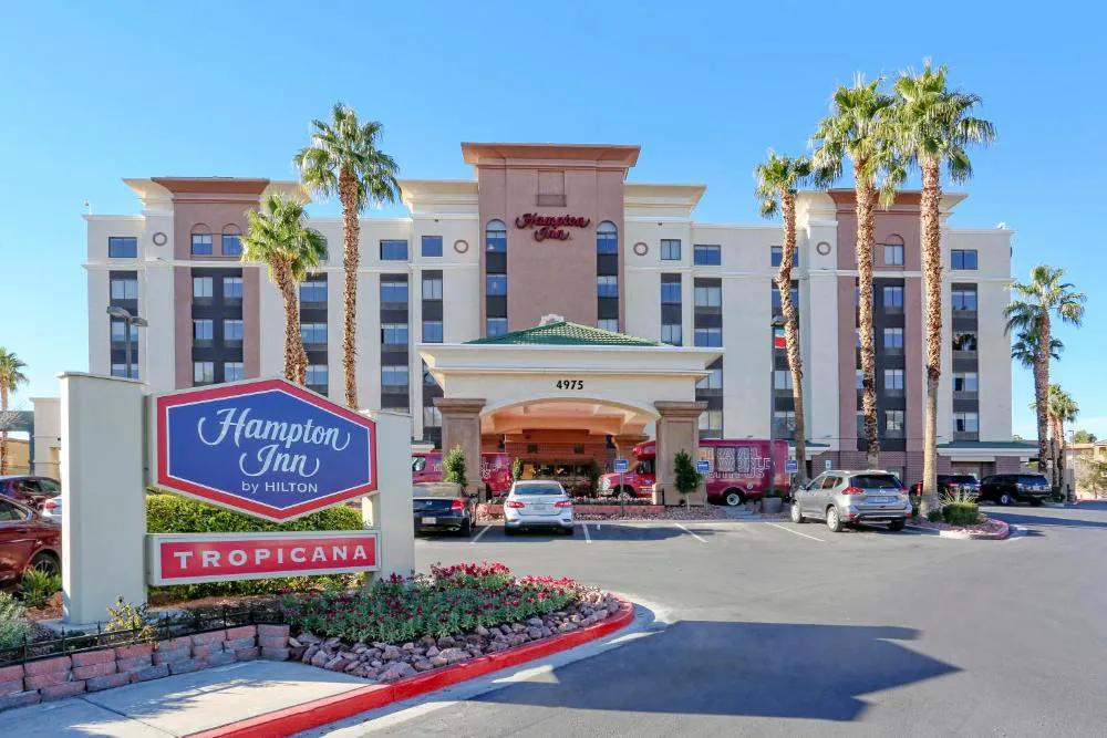 Hampton Inn Tropicana hotel hero