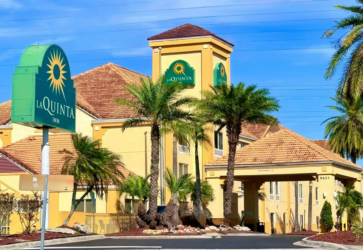 La Quinta Inn & Suites by Wyndham Orlando Universal area hotel hero