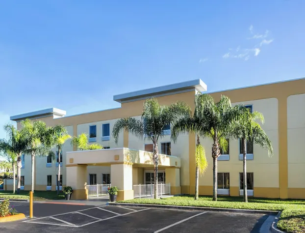 La Quinta Inn & Suites by Wyndham Orlando Universal area hotel detail image 3