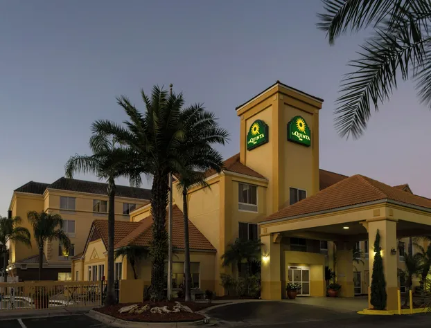 La Quinta Inn & Suites by Wyndham Orlando Universal area hotel detail image 1