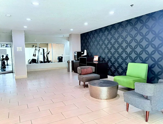 La Quinta Inn & Suites by Wyndham Orlando Universal area hotel detail image 4