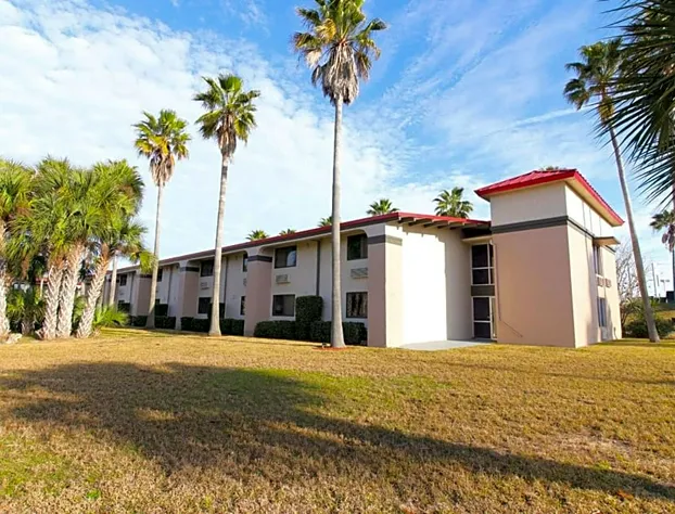 Ramada by Wyndham Davenport Orlando South hotel detail image 3