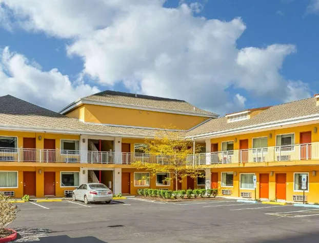 Quality Inn Flamingo hotel detail image 1