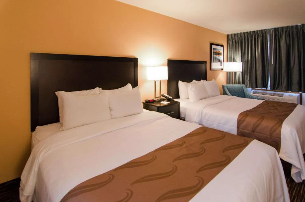 Cottage Grove Inn hotel hero