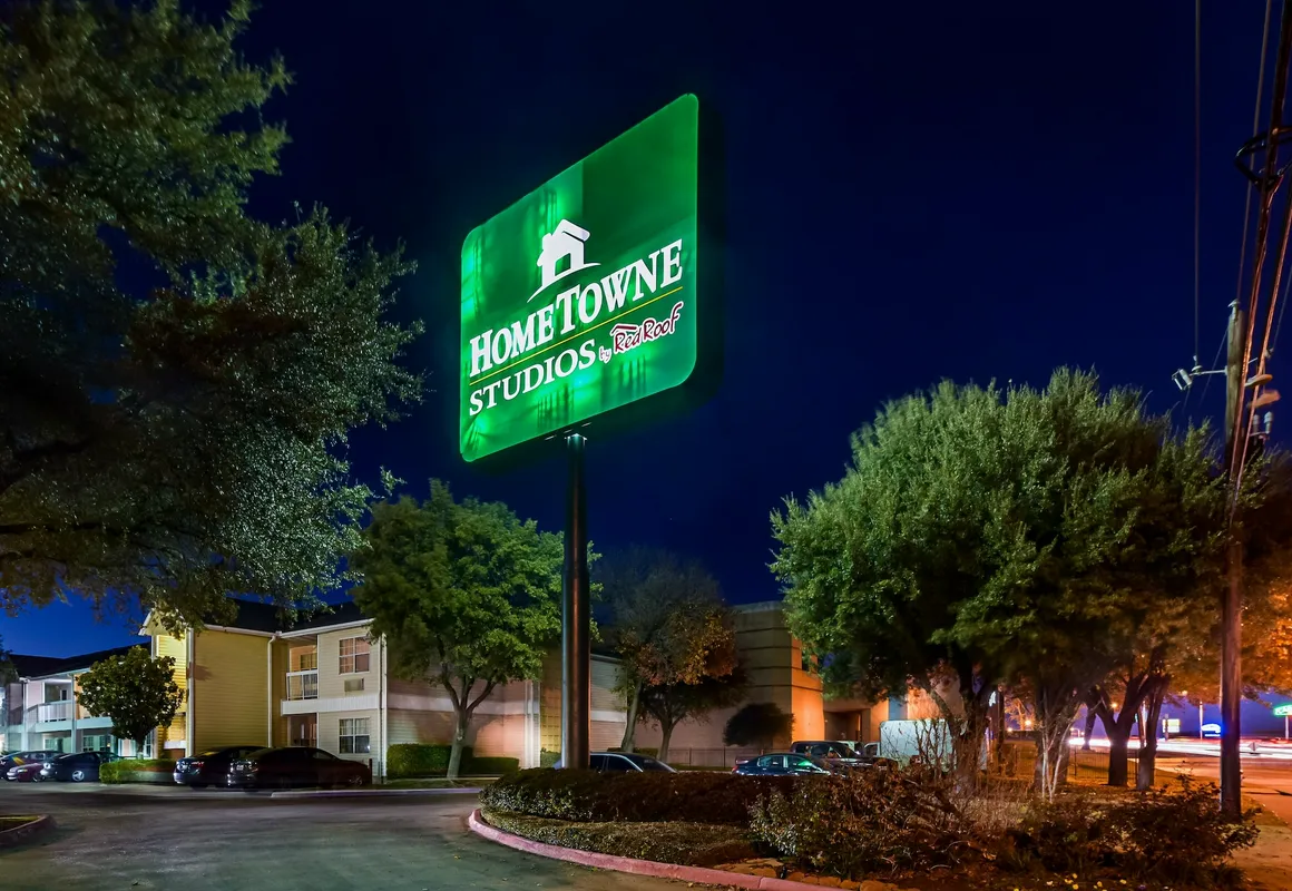 HomeTowne Studios By Red Roof Dallas - North Addison/ Tollway hotel hero