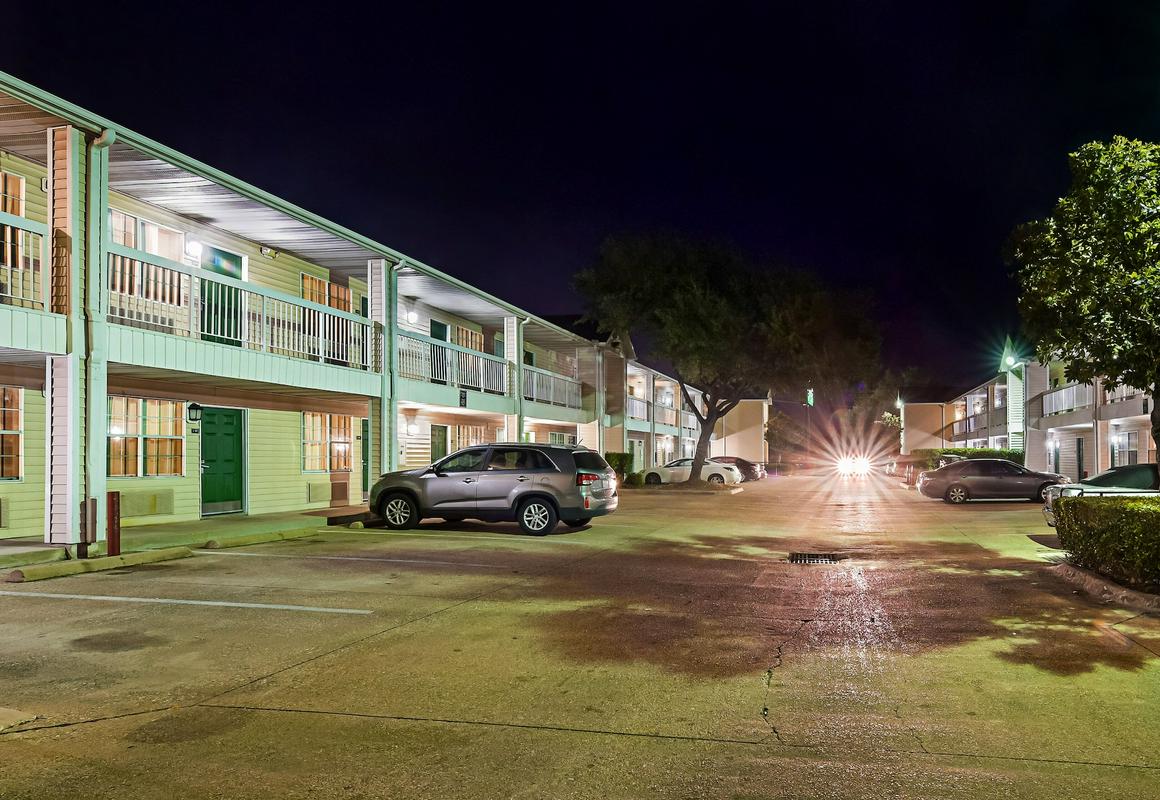 HomeTowne Studios By Red Roof Dallas - North Addison/ Tollway hotel hero