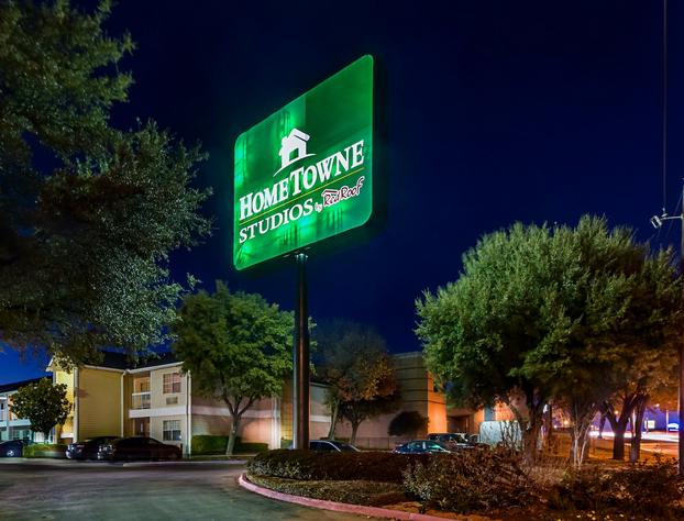 HomeTowne Studios By Red Roof Dallas - North Addison/ Tollway hotel detail image 1