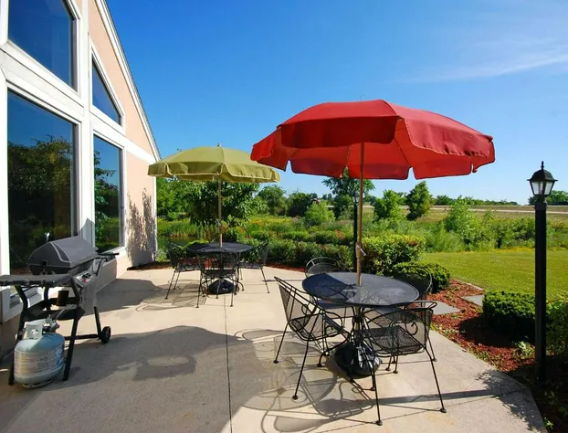 Comfort Inn & Suites Jackson - West Bend hotel detail image 1