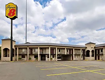 Super 8 by Wyndham San Antonio Pearl District / Downtown hotel detail image 3