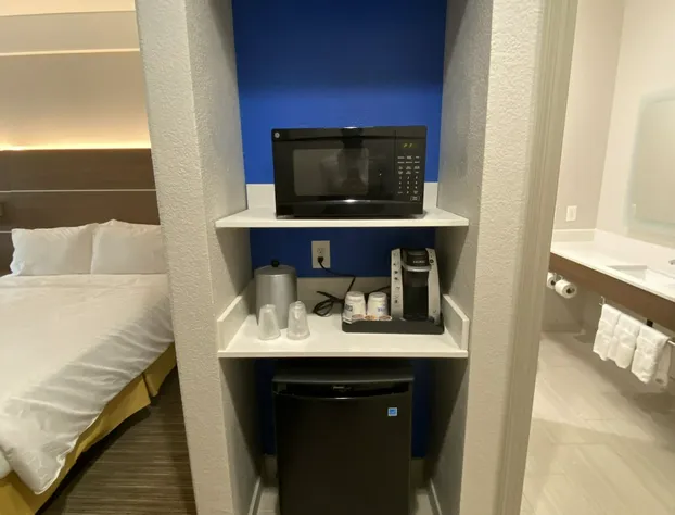 Holiday Inn Express & Suites Galveston West-Seawall hotel detail image 4