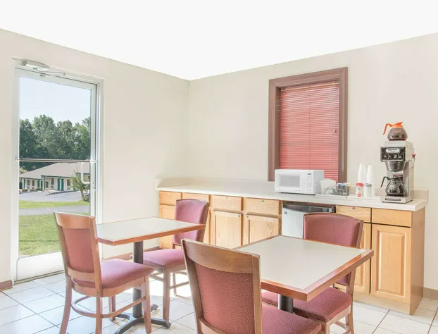 Knights Inn Emporia hotel detail image 4