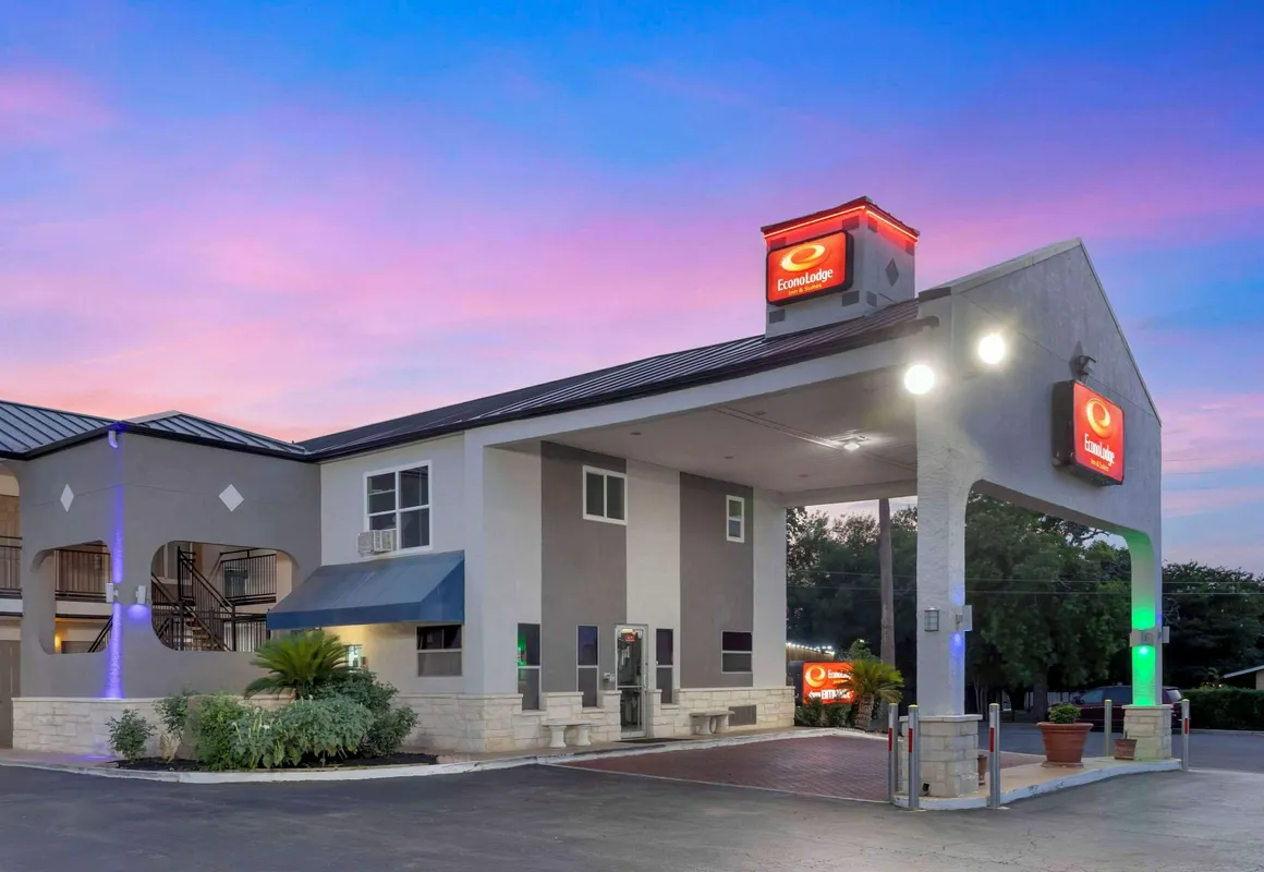 Econo Lodge Inn & Suites Near Lackland AFB hotel hero