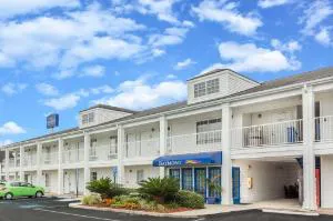 Baymont by Wyndham Valdosta at Valdosta Mall hotel hero