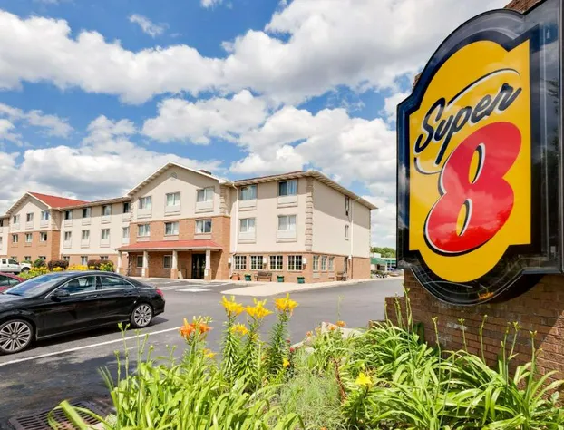Super 8 by Wyndham Akron S/Green/Uniontown OH hotel detail image 1