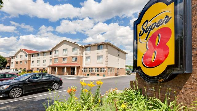 Super 8 by Wyndham Akron S/Green/Uniontown OH hotel detail image 1