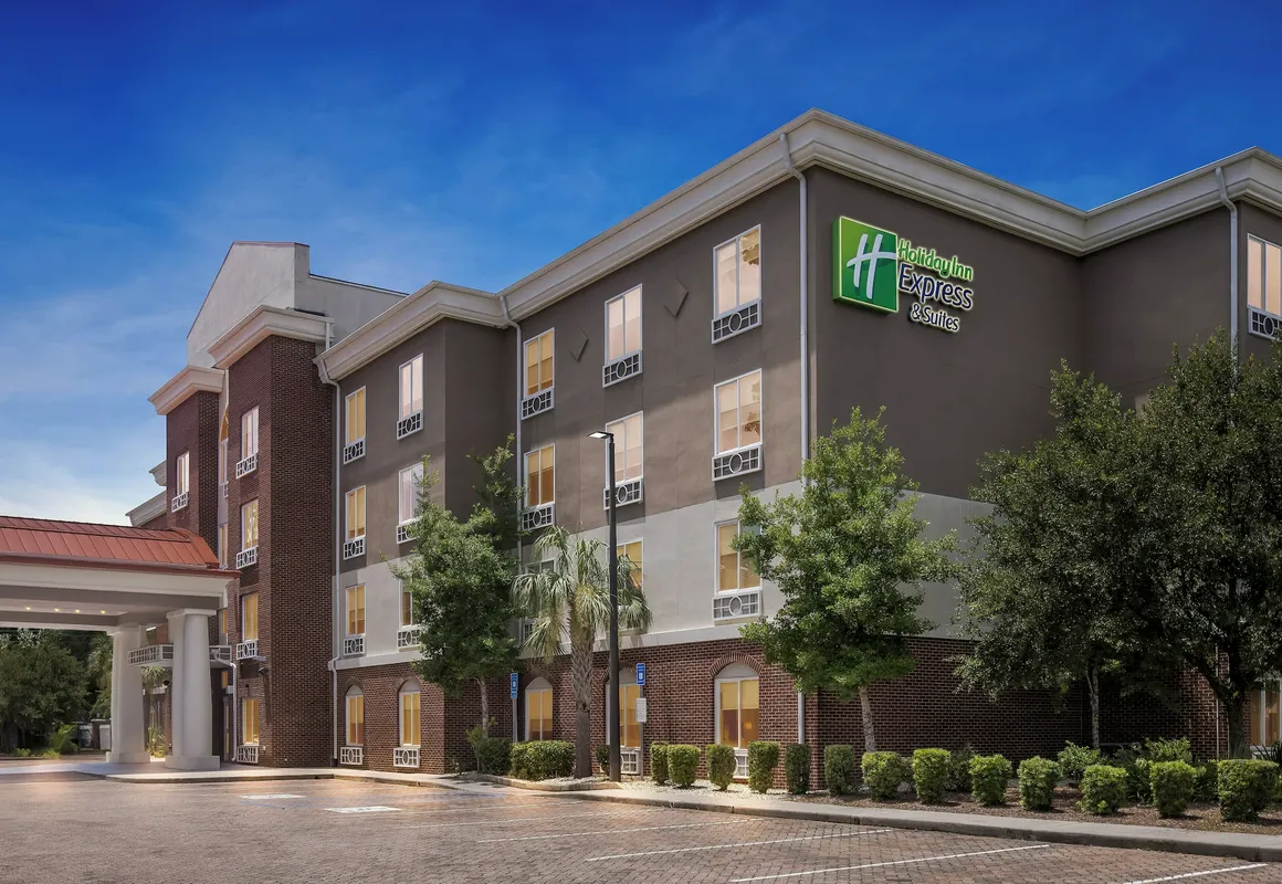 Holiday Inn Express and Suites Savannah - Midtown by IHG hotel hero