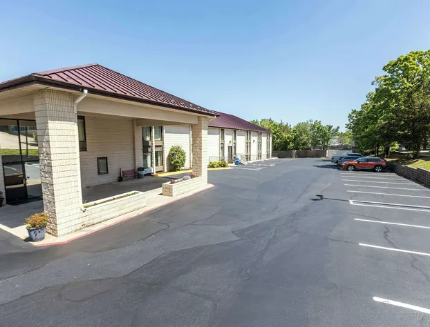 Super 8 by Wyndham Branson/Andy Williams Theater hotel detail image 2