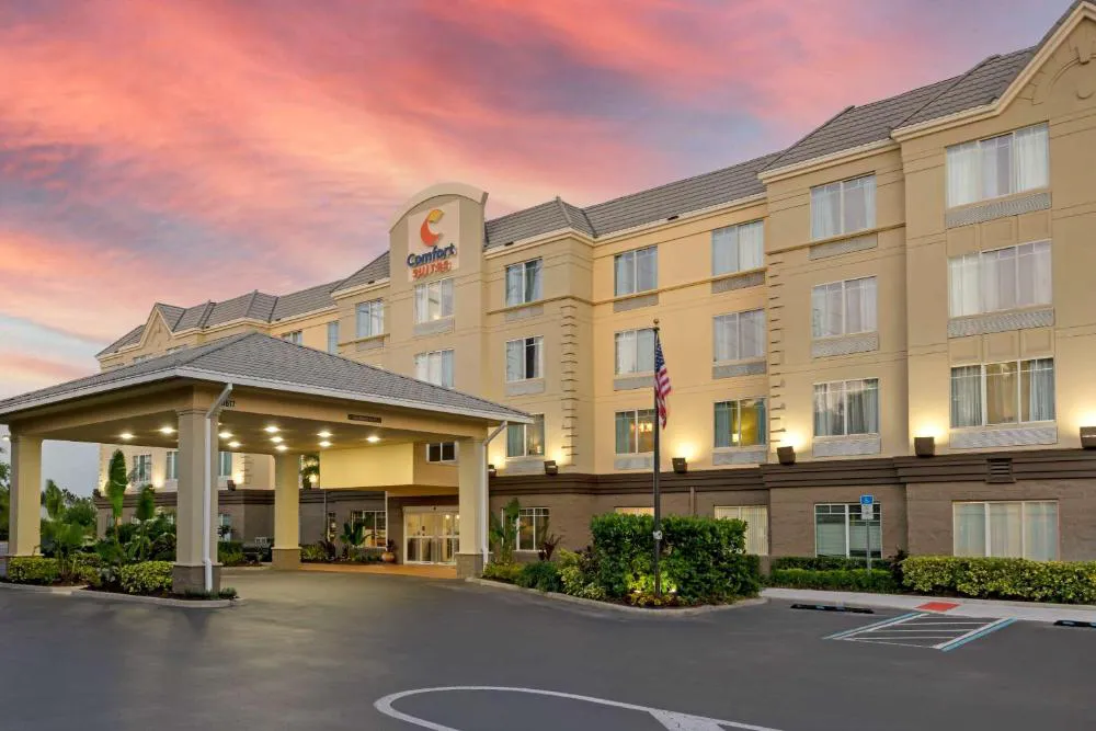 Comfort Suites Near Universal Orlando Resort hotel hero