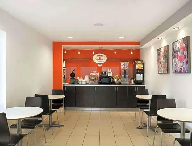 Super 8 by Wyndham Ormond Beach hotel detail image 2