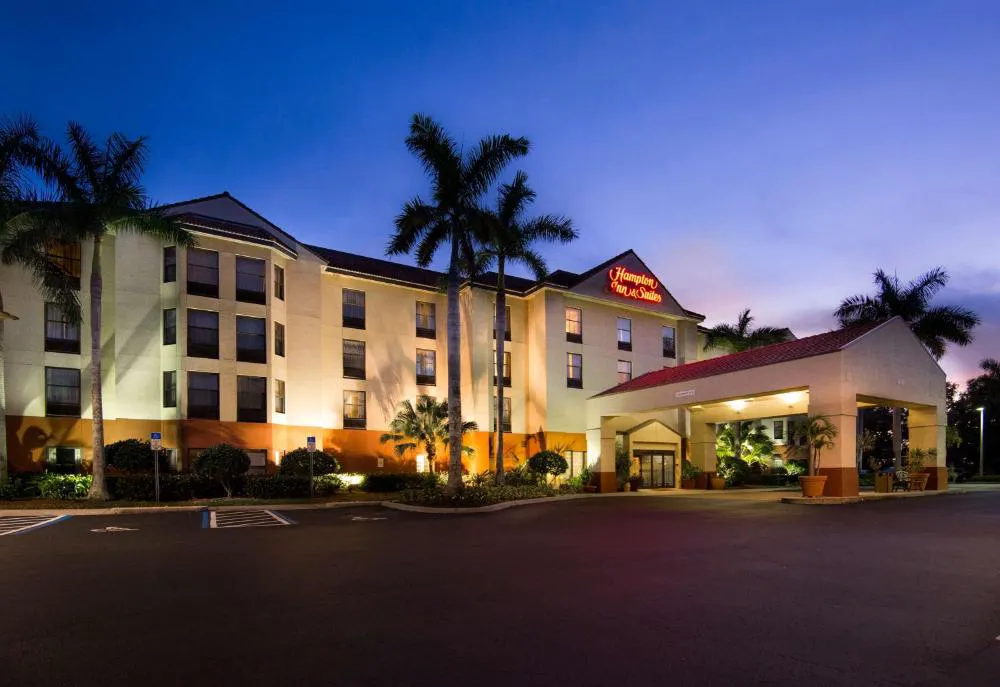 Hampton Inn & Suites Fort Myers Beach/Sanibel Gateway hotel hero