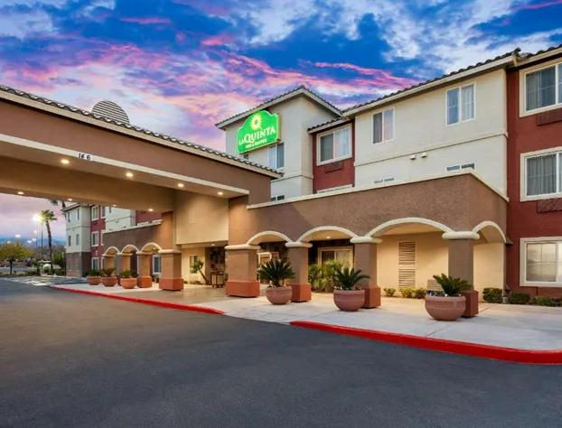 La Quinta Inn & Suites by Wyndham Las Vegas Red Rock hotel detail image 2