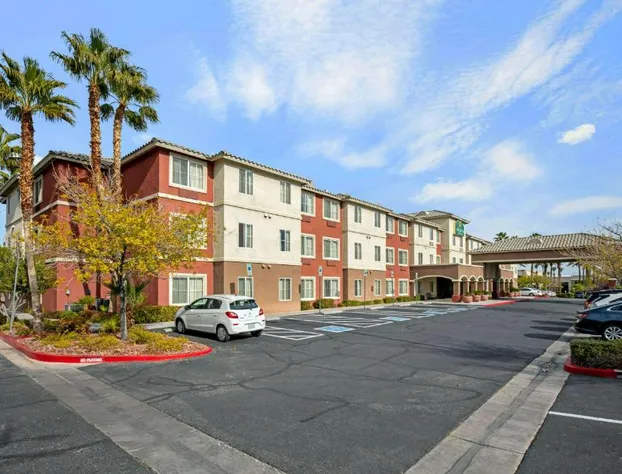 La Quinta Inn & Suites by Wyndham Las Vegas Red Rock hotel detail image 3