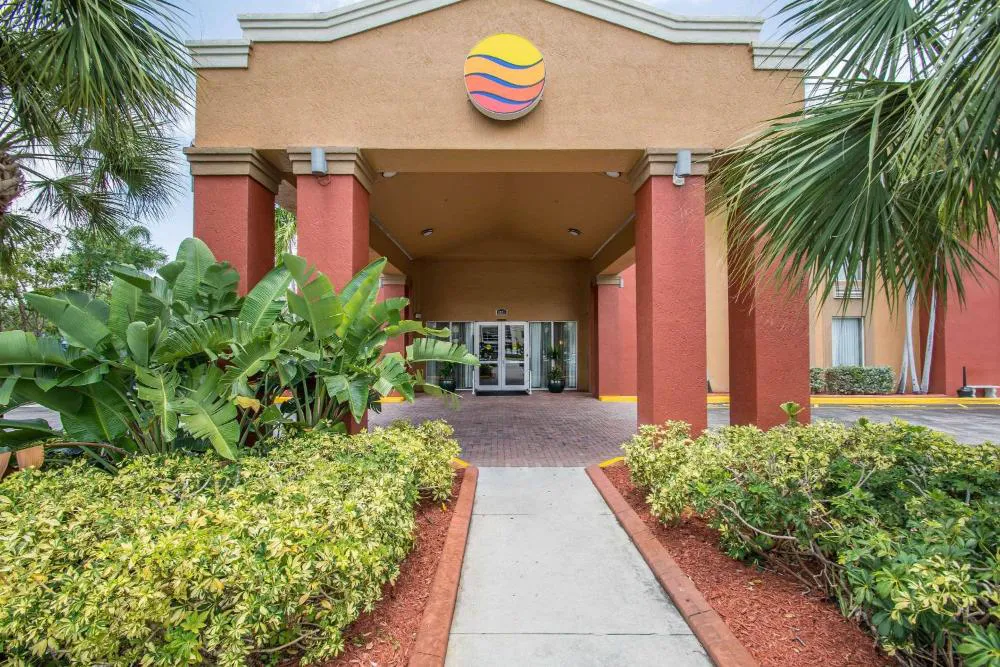 Comfort Inn & Suites Fort Lauderdale West Turnpike hotel hero