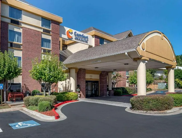 Comfort Inn & Suites Suwanee - Sugarloaf hotel detail image 1