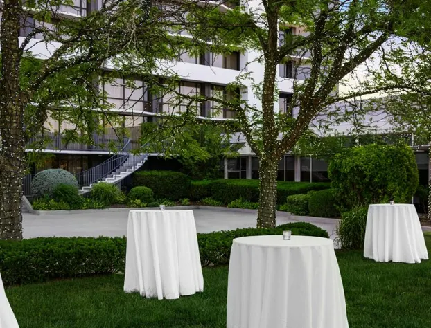 Marriott Saddle Brook hotel detail image 2