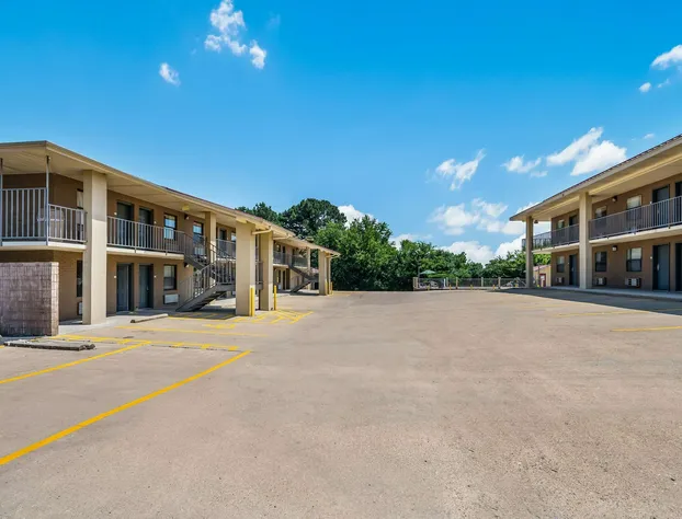 Quality Inn & Suites Hot Springs-Lake Hamilton hotel detail image 2