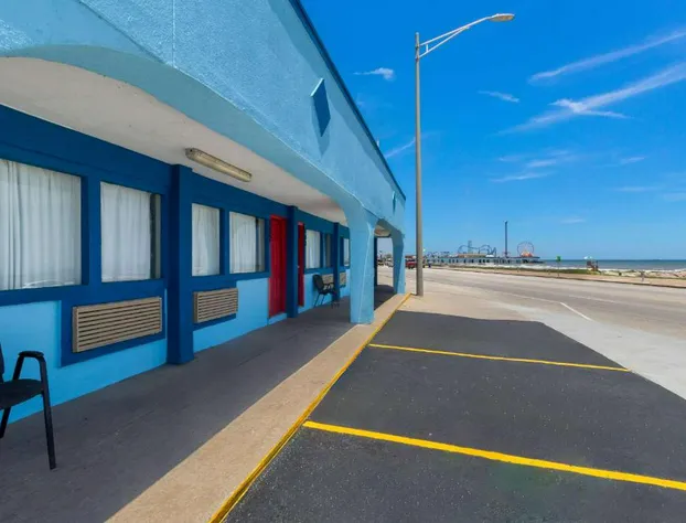 Econo Lodge Galveston Seawall hotel detail image 1