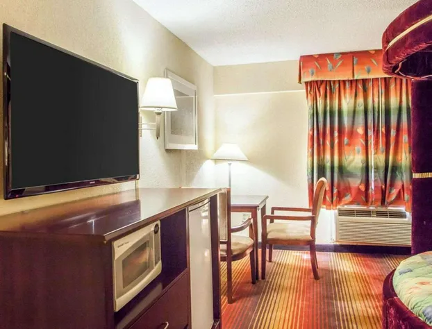 Days Inn by Wyndham Jersey City / NYC Area hotel detail image 1