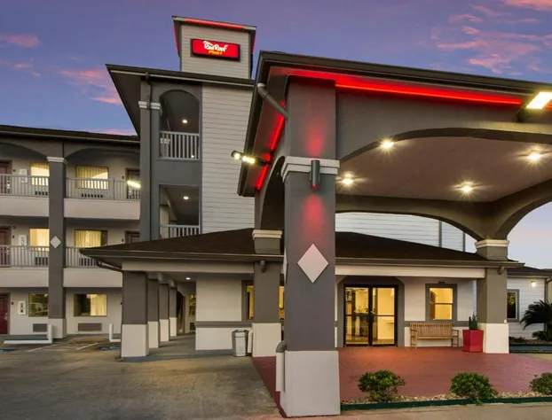 Red Roof Inn Plus+ Galveston - Beachfront hotel detail image 2