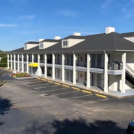 Super 8 by Wyndham Orangeburg North hotel hero