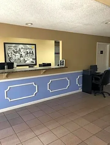 Super 8 by Wyndham Orangeburg North hotel detail image 4