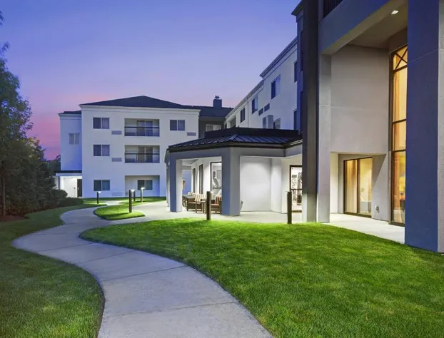 Courtyard by Marriott Raynham hotel detail image 2