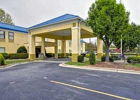 Econo Lodge Raleigh near Walnut Creek Amphitheatre hotel hero