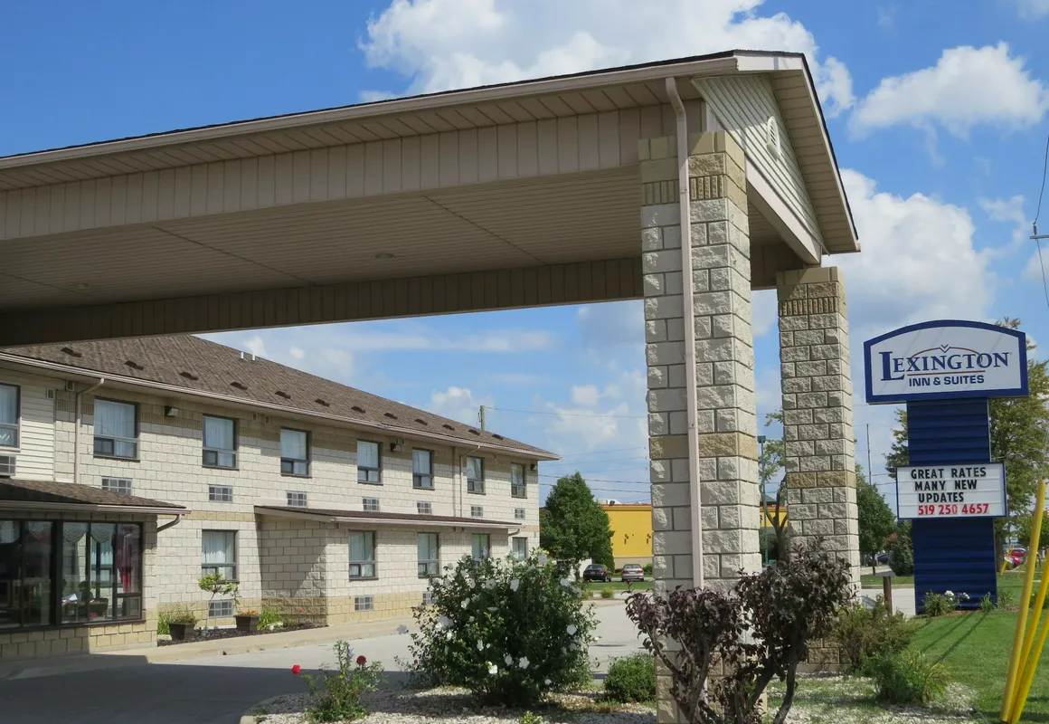 Lexington Inn & Suites Windsor hotel hero