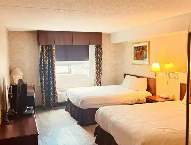 Lexington Inn & Suites Windsor hotel detail image 2