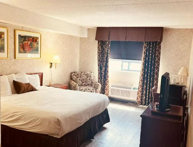 Lexington Inn & Suites Windsor hotel detail image 3