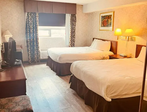 Lexington Inn & Suites Windsor hotel detail image 4