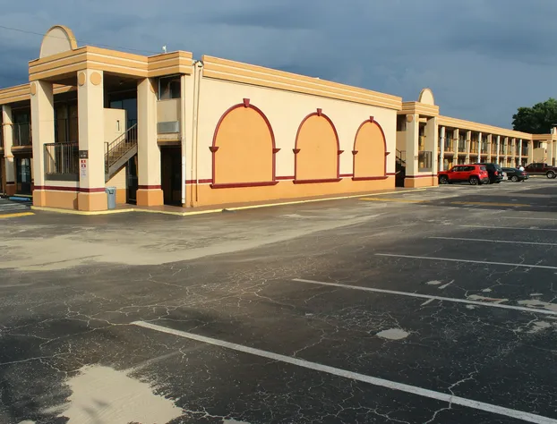 Tampa Inn - Near Busch Gardens hotel detail image 2