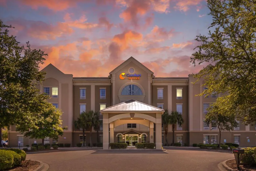 Comfort Suites Myrtle Beach Central hotel hero